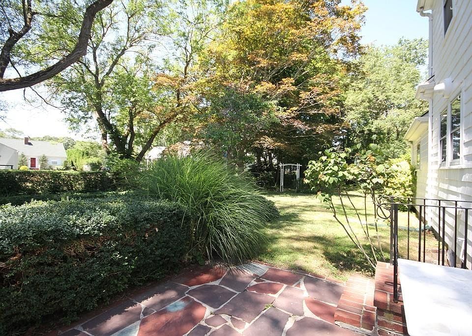 40 Rockland St, Dartmouth, MA 02748 Zillow