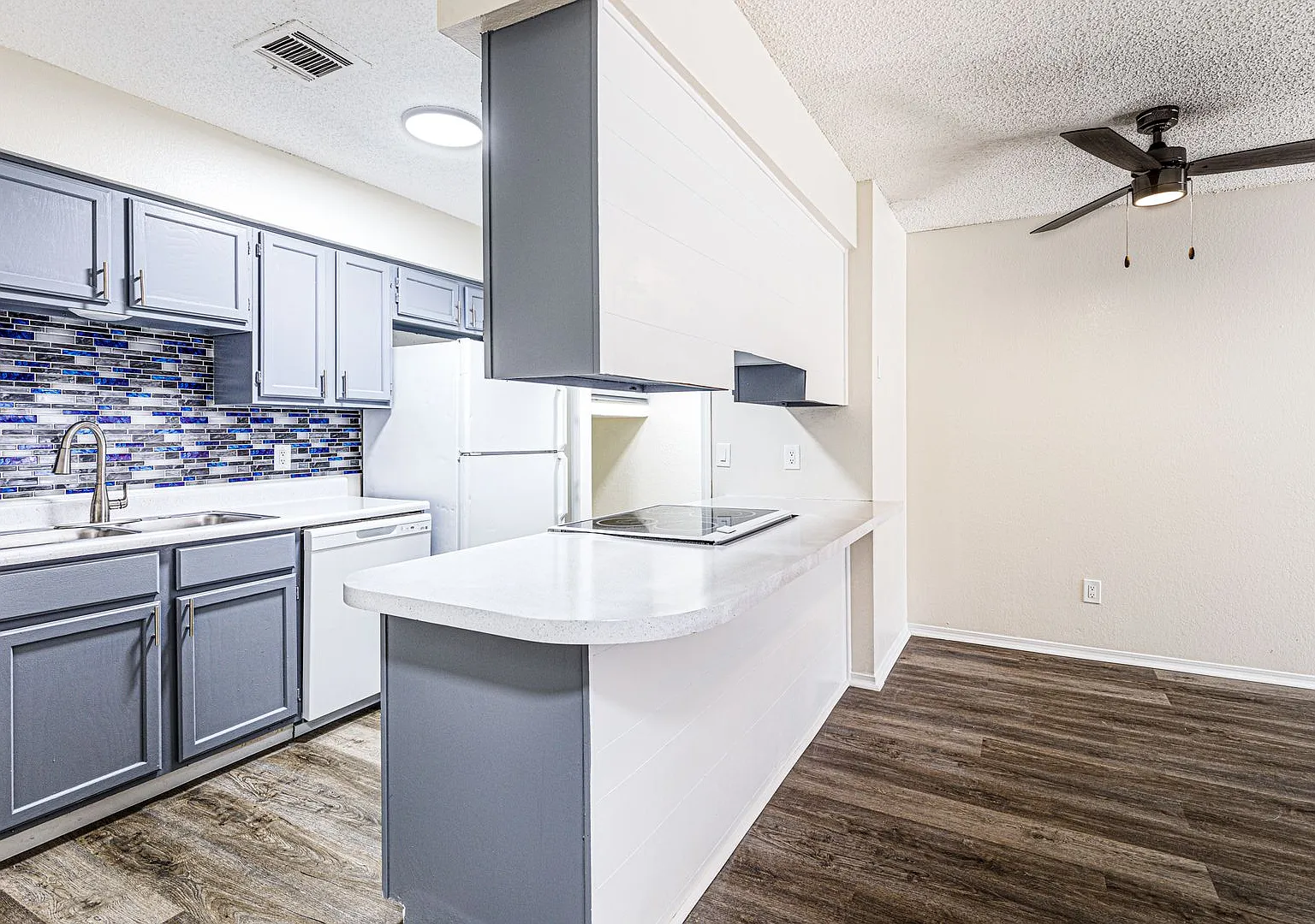 912 NE Tortoise Dr — Photo 1