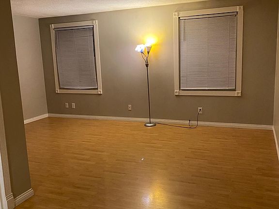 5th image of 376 Ryder Ave APT A2