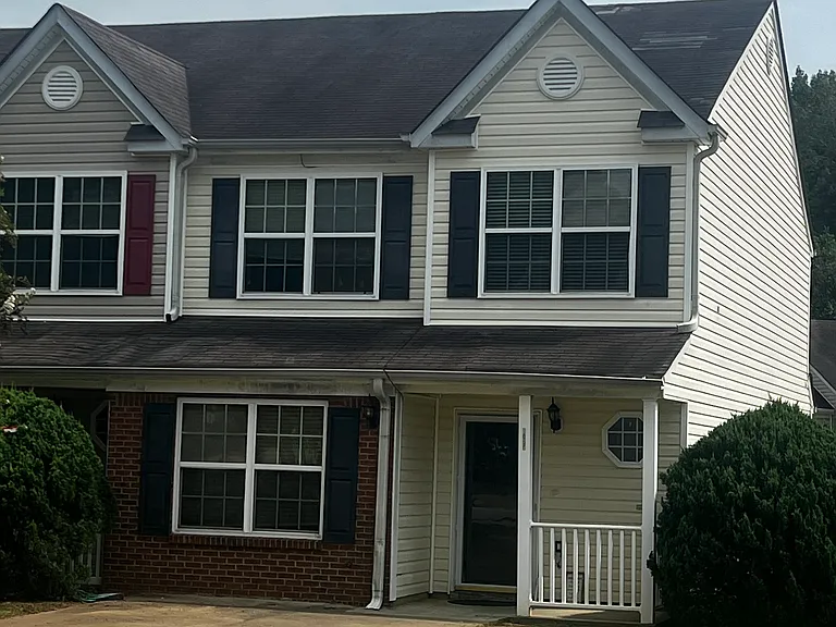 1000 Maple Valley Ct — Photo 2