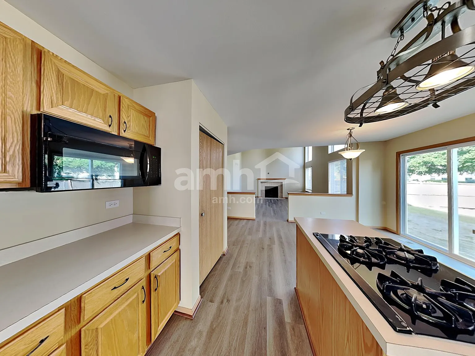 3 bed, 2.5 bath, 2278 sqft, $3,300 — Photo 4