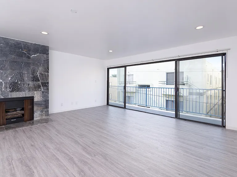 1555 S Bundy Dr #202 — Photo 9