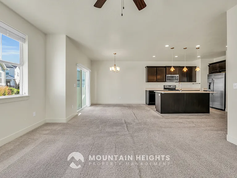 607 E Sawback Ln — Photo 8