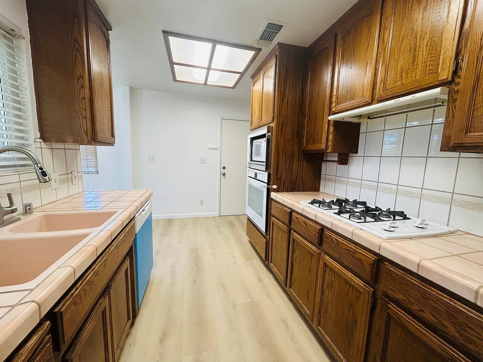 3 bed, 1081 sqft, $2,450 — Photo 3
