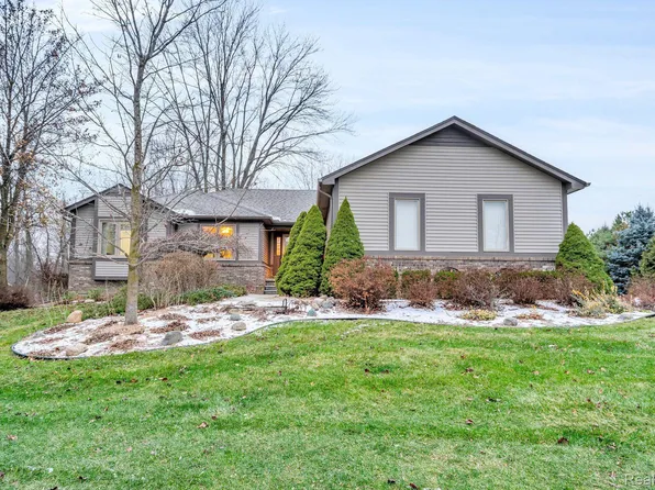 4940 Sandhill Rd, Almont, MI 48003