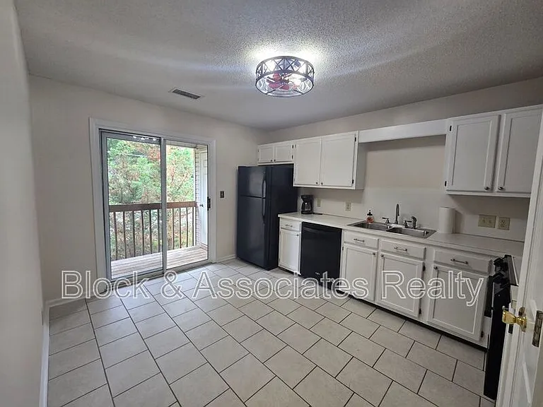 110 Westbrook Ct — Photo 6
