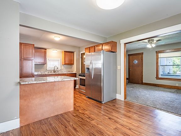 5th image of 711 N Ward Ave