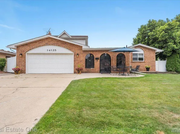 14125 Williamsburg Dr, Riverview, MI 48193