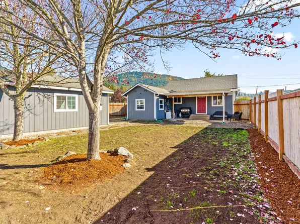 12 N Cannon St, Lowell, OR 97452