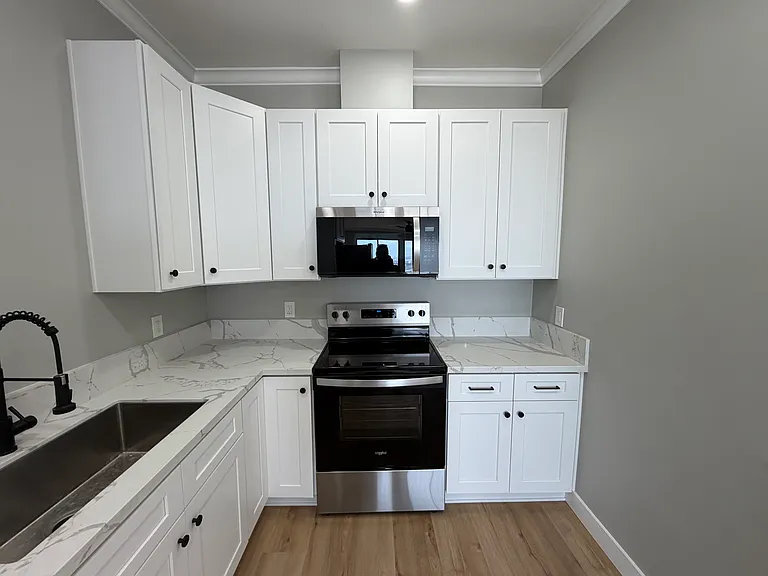 2410 Albatross St #12 — Photo 3