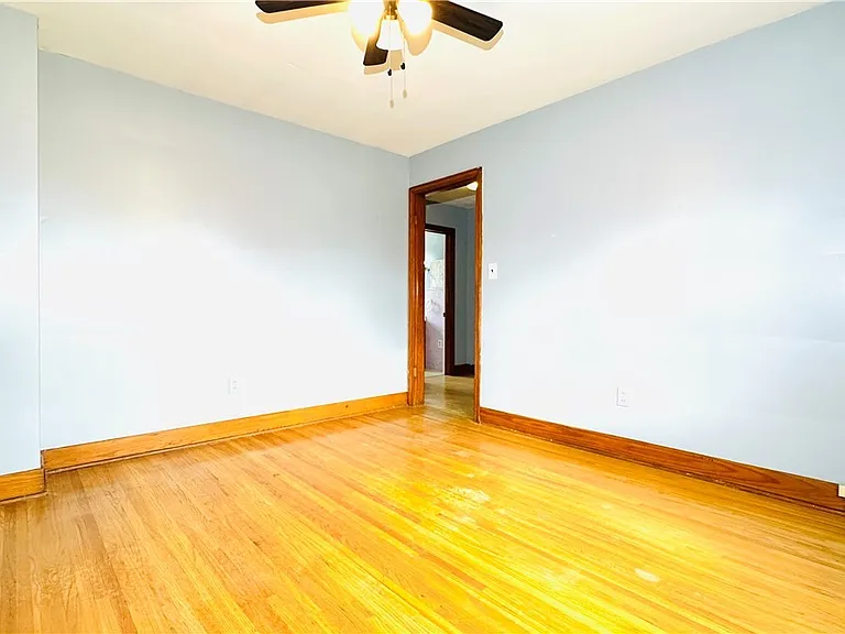 2498 Woodlawn Ave #UPPER — Photo 18