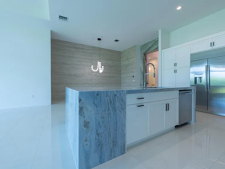 9597 Royal Palm Way — Photo 7