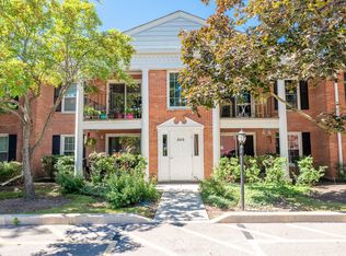 530 Shorely Dr APT 104, Barrington, IL 60010