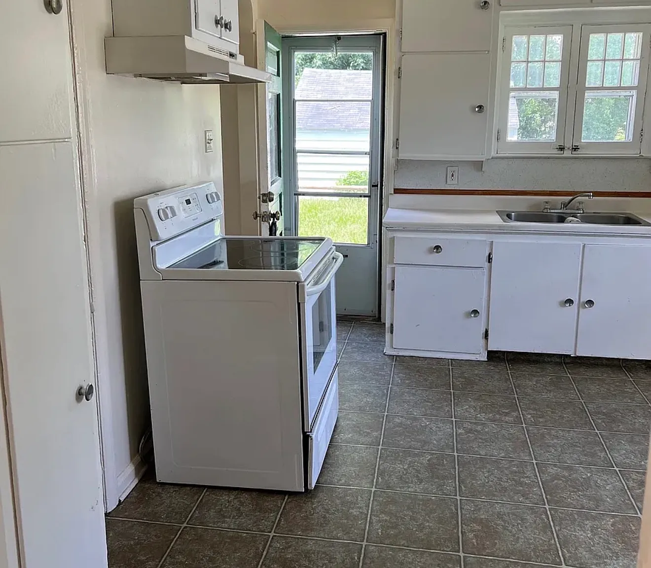 3 bed, 963 sqft, $900 — Photo 3