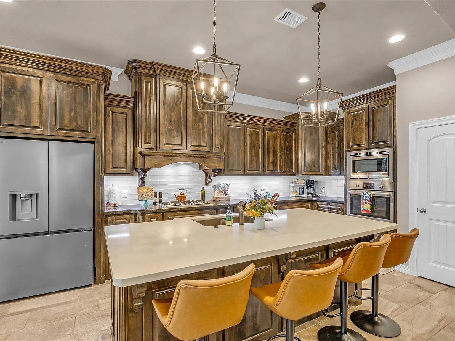 3 bed, 2.5 bath, 2639 sqft, $3,500 — Photo 4