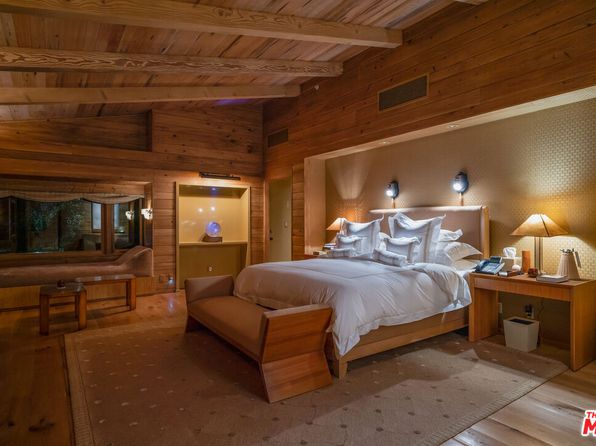 715 Crater Camp Dr, Calabasas, CA 91302