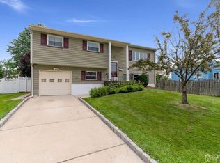 6 Sczkurka Pl, Carteret, NJ 07008