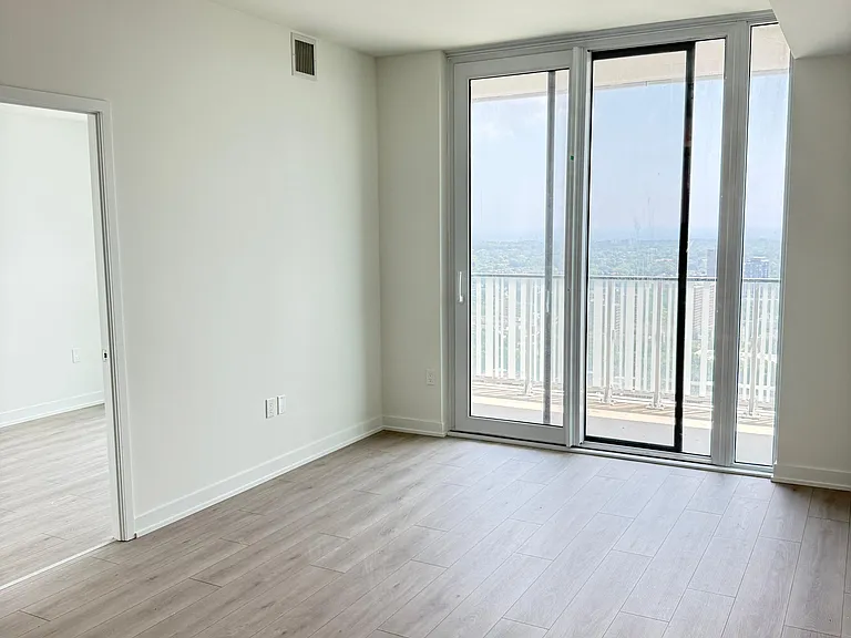 1 Fairview Rd E #2913 — Photo 4