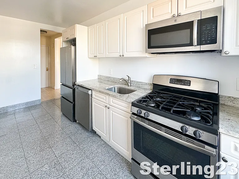 146 E 19th St #5B — Photo 3