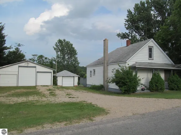 10109 S Lucas Rd, Mc Bain, MI 49657