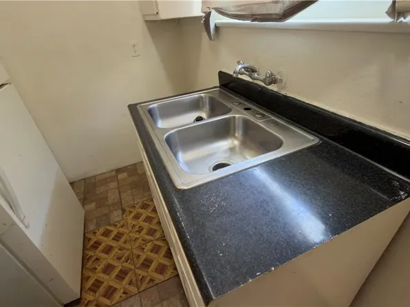 1352 W 60th St, Los Angeles, CA 90044