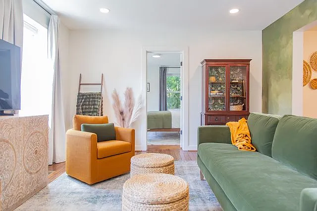 2 bed, 1175 sqft, $2,400 — Photo 2