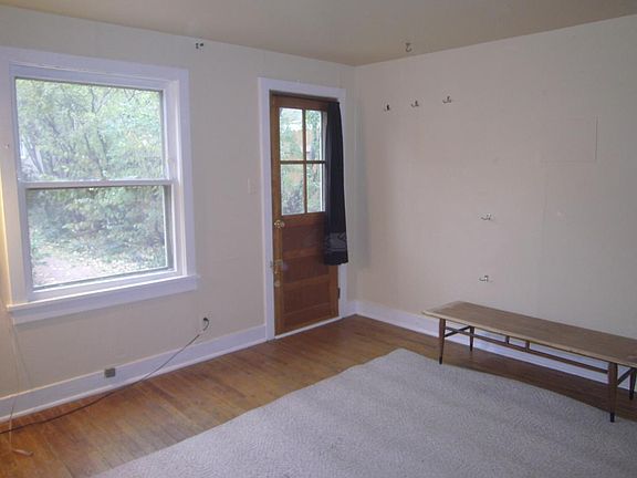 3rd image of 460 N 8th St #Carriage