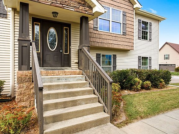 2nd image of 3616 Fox Den Ln
