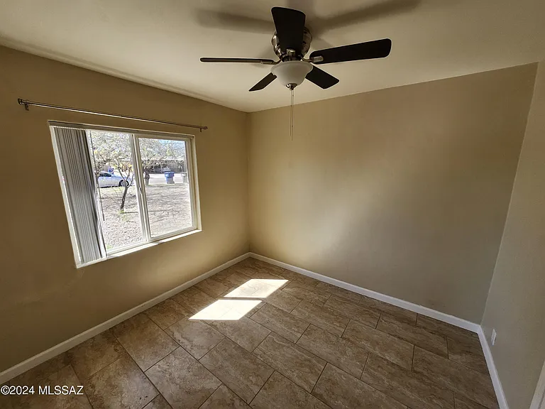 2116 N Bell Ave — Photo 6