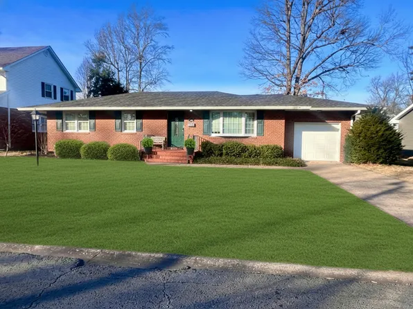 209 Baker Dr, Metropolis, IL 62960