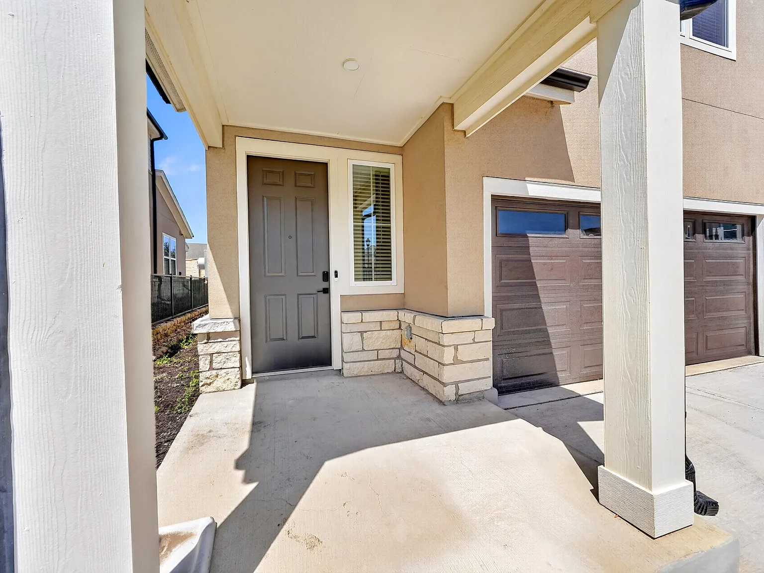 4 bed, 2.5 bath, 2077 sqft, $3,090 — Photo 3