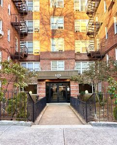 325 E 201st Street #6C, Bronx, NY, 10458