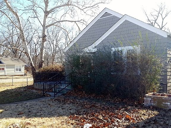 2nd image of 801 W 8th Ave