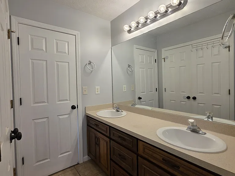 98 Lee Road 2095 — Photo 17