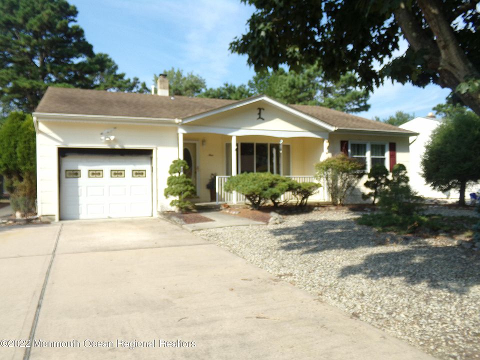1st image of 9 Zeeland Dr