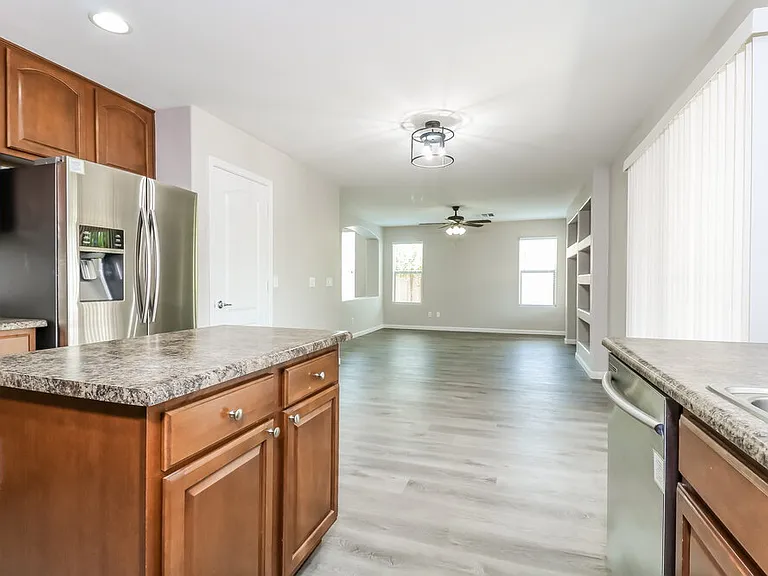 7113 W Winslow Ave — Photo 8