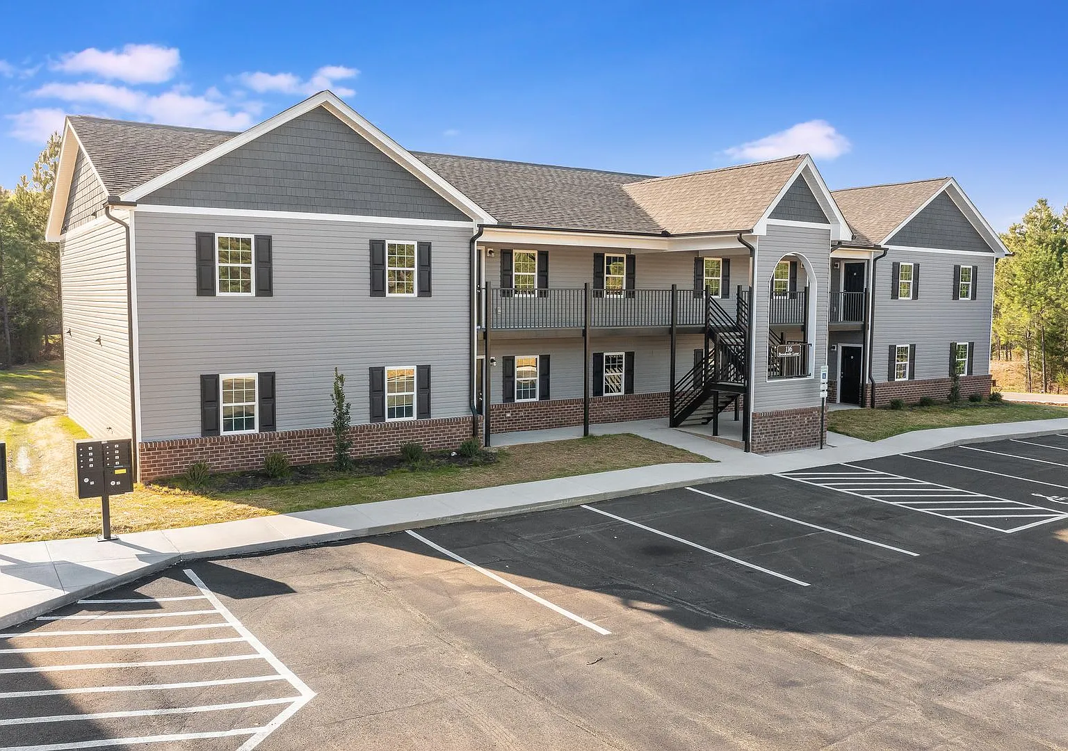 Brand New Apartments!! — Photo 4