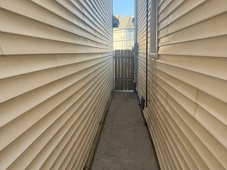 2015 Bank St #1F — Photo 2