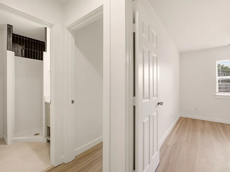908 Isbell Rd #A — Photo 15