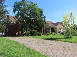 504 Village Dr, Lawrenceburg, KY 40342