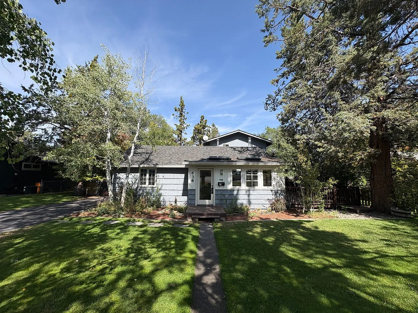 Fantastic 4 BR Home in Midtown Bend with Hot Tub and Garage — Photo 2