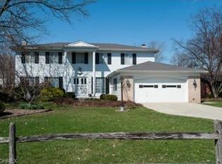 4120 Laurell Ln, North Olmsted, OH 44070