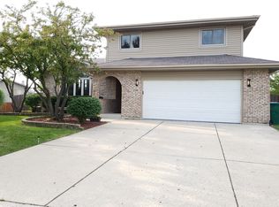 296 Jamestown Ct, Romeoville, IL 60446