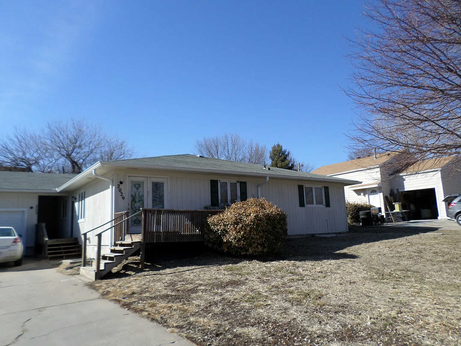 5 bed, 1350 sqft, $1,600 — Photo 1