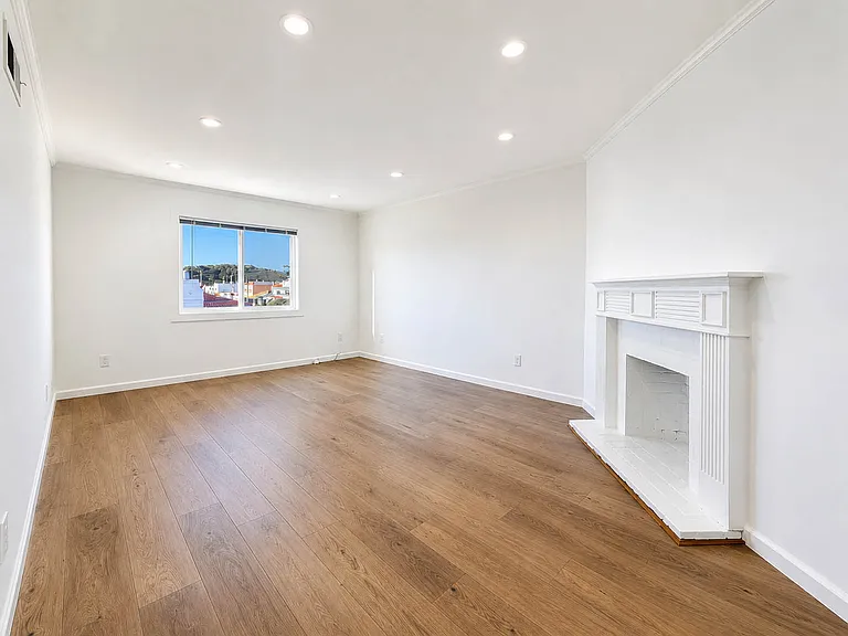 3411 Irving St #3411 — Photo 2