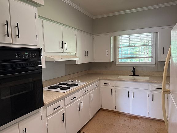 5th image of 2303 Orchard St