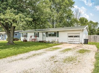 717 E Division St, Altamont, IL 62411