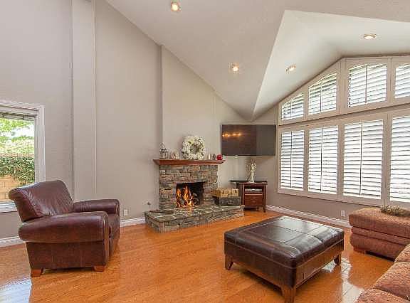 2nd image of 2042 Surrey Ct