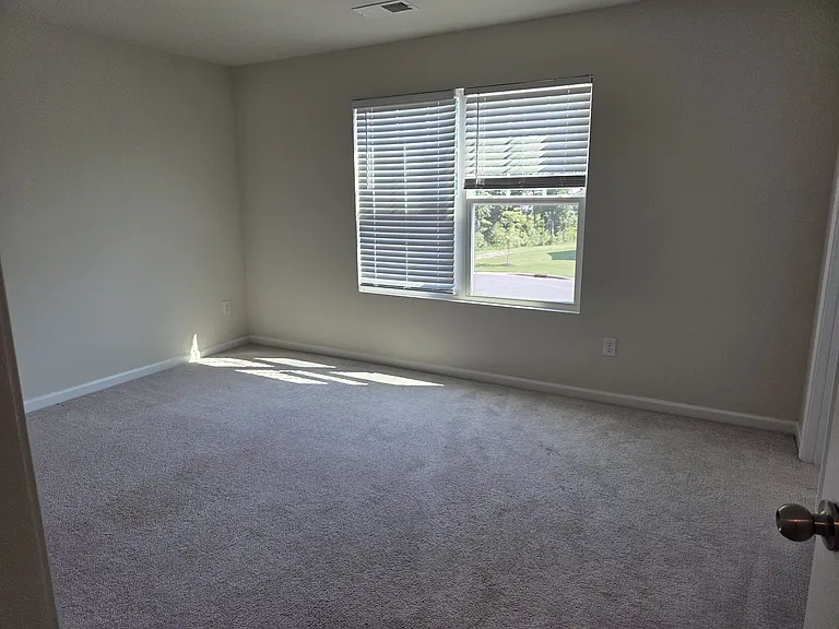 1537 Woodhouse Dr — Photo 8
