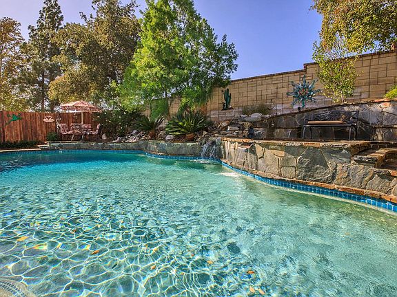 3rd image of 889 Sterling Oaks Ct